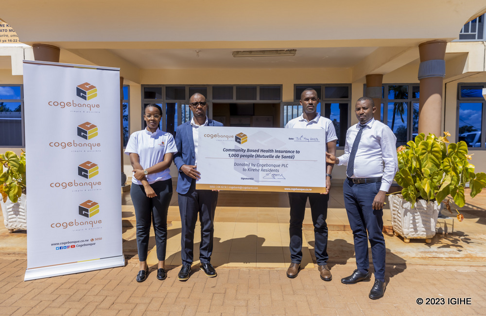 Cogebanque Plc yishyuriye mituweli abatishoboye 1000, yizeza gukomeza gushyigikira iterambere ry’abaturage