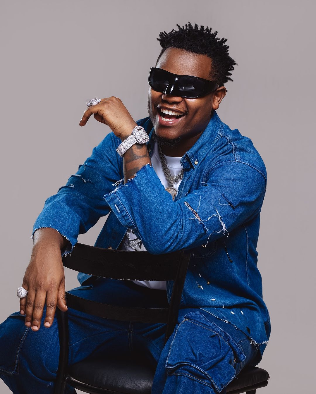 Ibyo kwinjiza abana be mu muziki n’impamvu album ye yatinze: Bruce Melodie yavuze