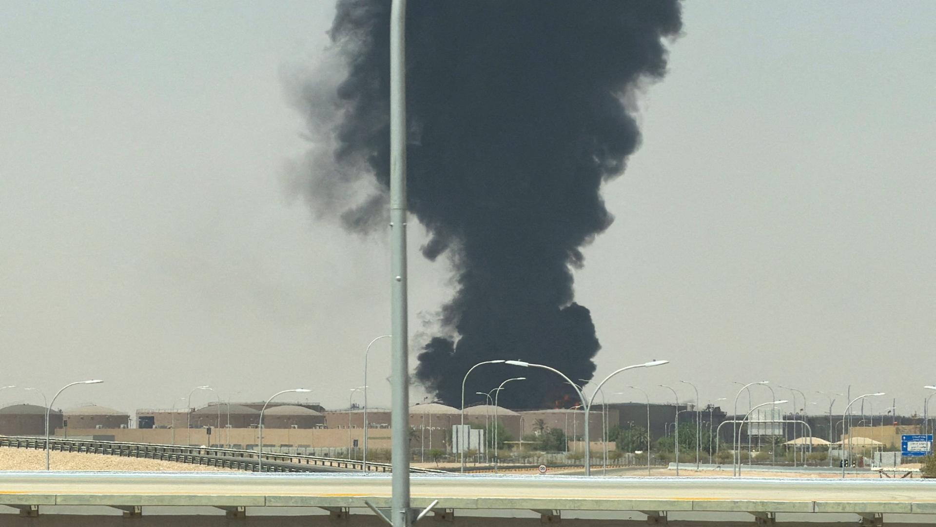 Arabie Saoudite: Aba-Houthi bamishije amasasu i Riyadh ingendo z’indege zikomwa mu nkokora