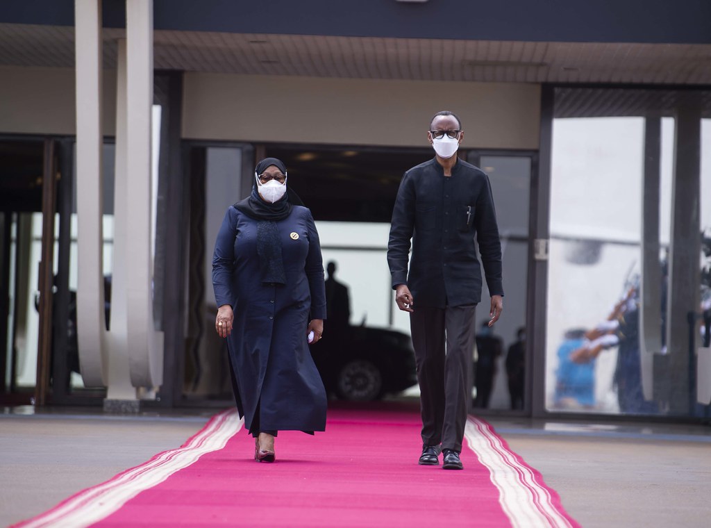 Perezida Kagame yihanganishije Abanya-Tanzania baburiye ababo mu mpanuka y’indege
