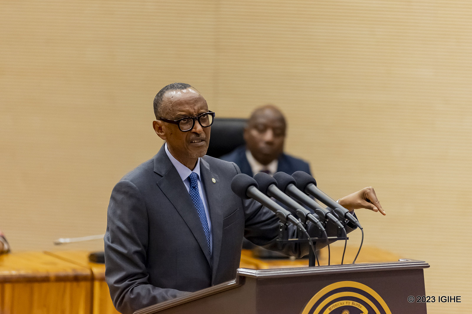 Ntitwakomeza gucumbikira impunzi duhindukira tukaryozwa-Perezida Kagame