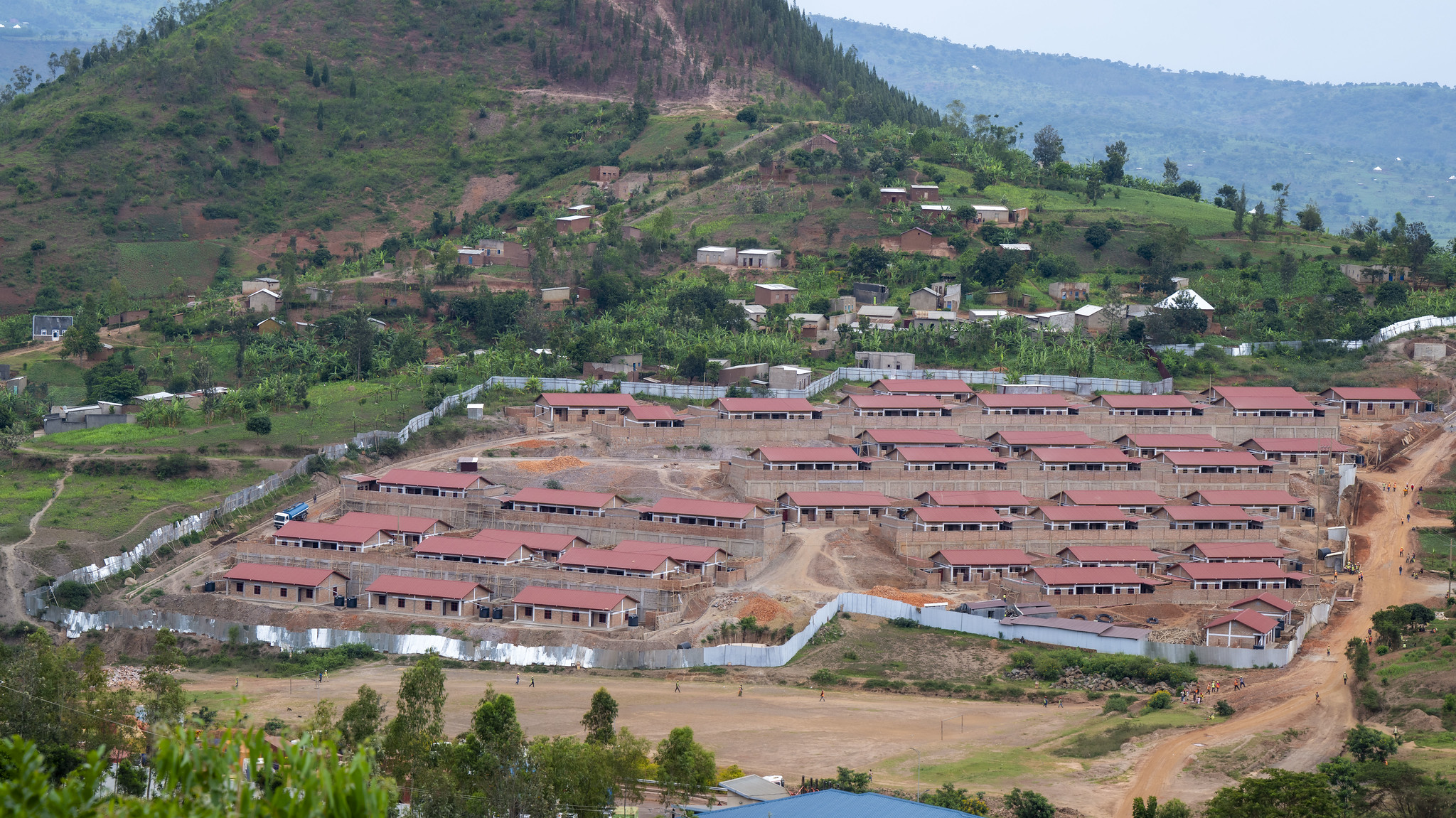Gahunda yo kubuza abaturarwanda kwiyubakira: Abubatsi bati Yego, abaturage bo bati Oya