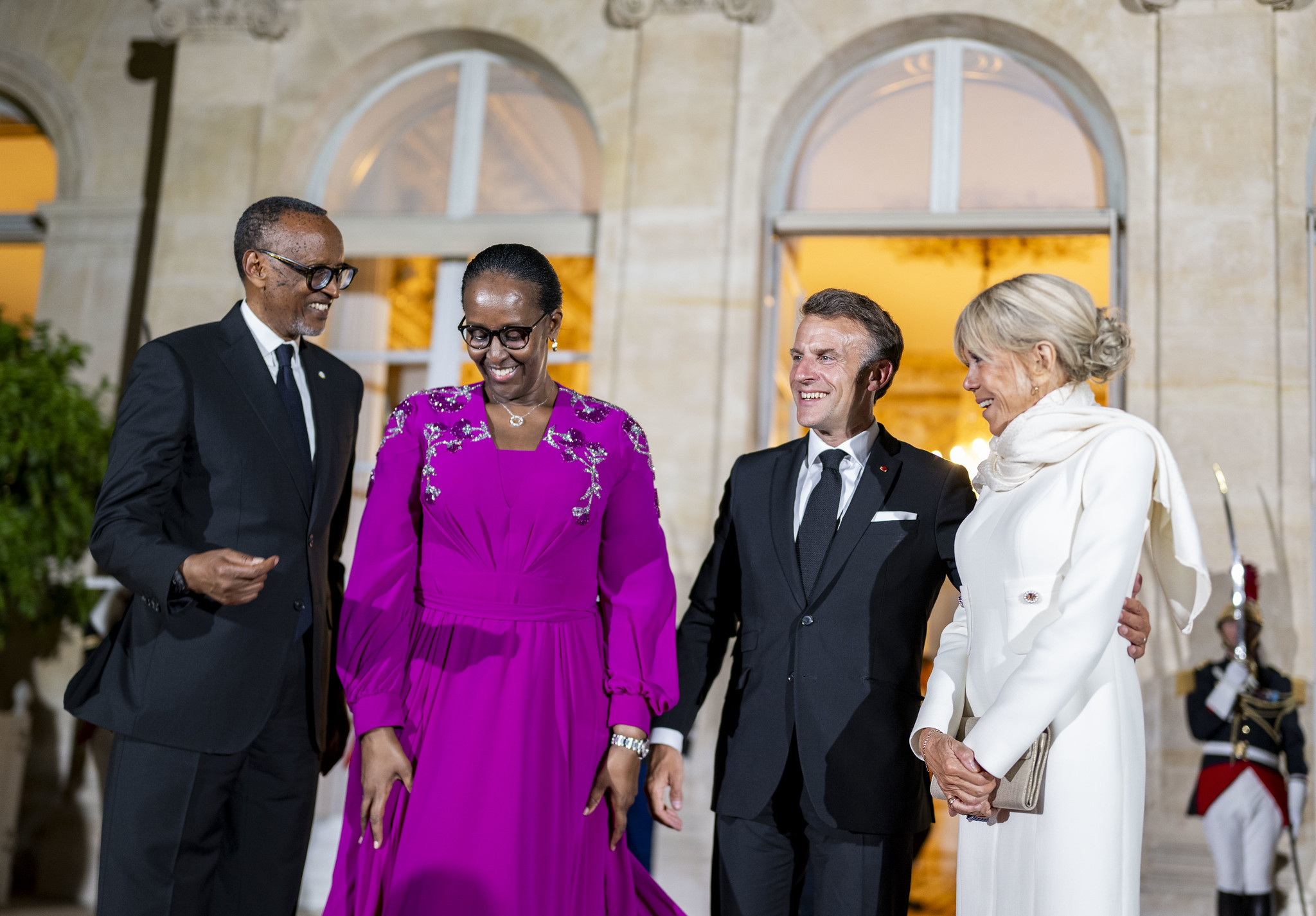 Amafoto yaranze uruzinduko rwa Perezida Kagame na Madamu Jeannette Kagame mu Bufaransa