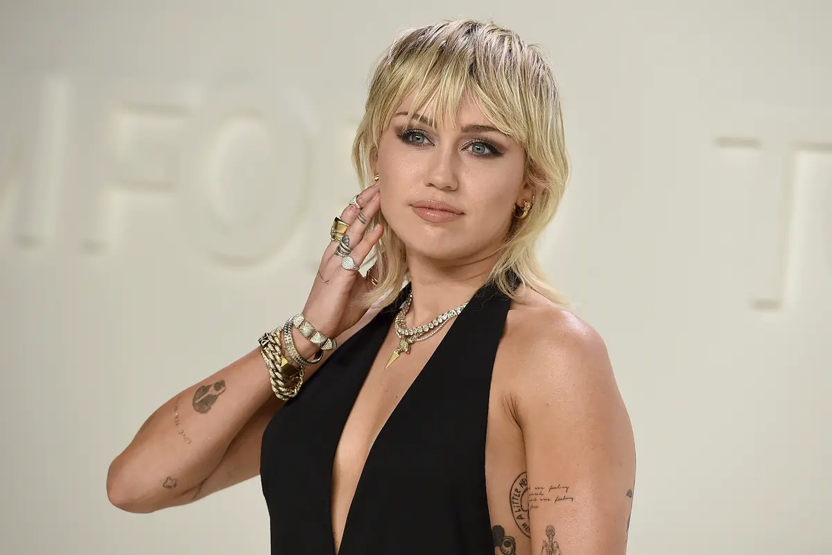 Miley Cyrus yahinduye izina akoresha mu muziki?
