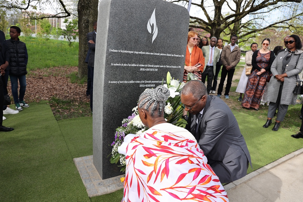 #Kwibuka30: Hashyizwe  Indabo ku Rwibutso rwa Jenoside yakorewe Abatutsi ruri i Genève (amafoto)