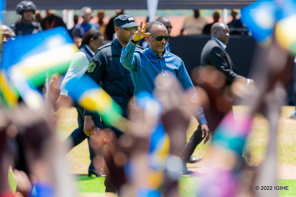 Uko umunsi wa mbere w’uruzinduko rwa Perezida Kagame mu Ntara y’Amajyepfo wagenze (Amafoto& Video)