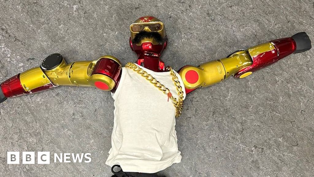 Robot yafashwe na polisi izira gukorera umukobwa ihohotera rishingiye ku gitsina