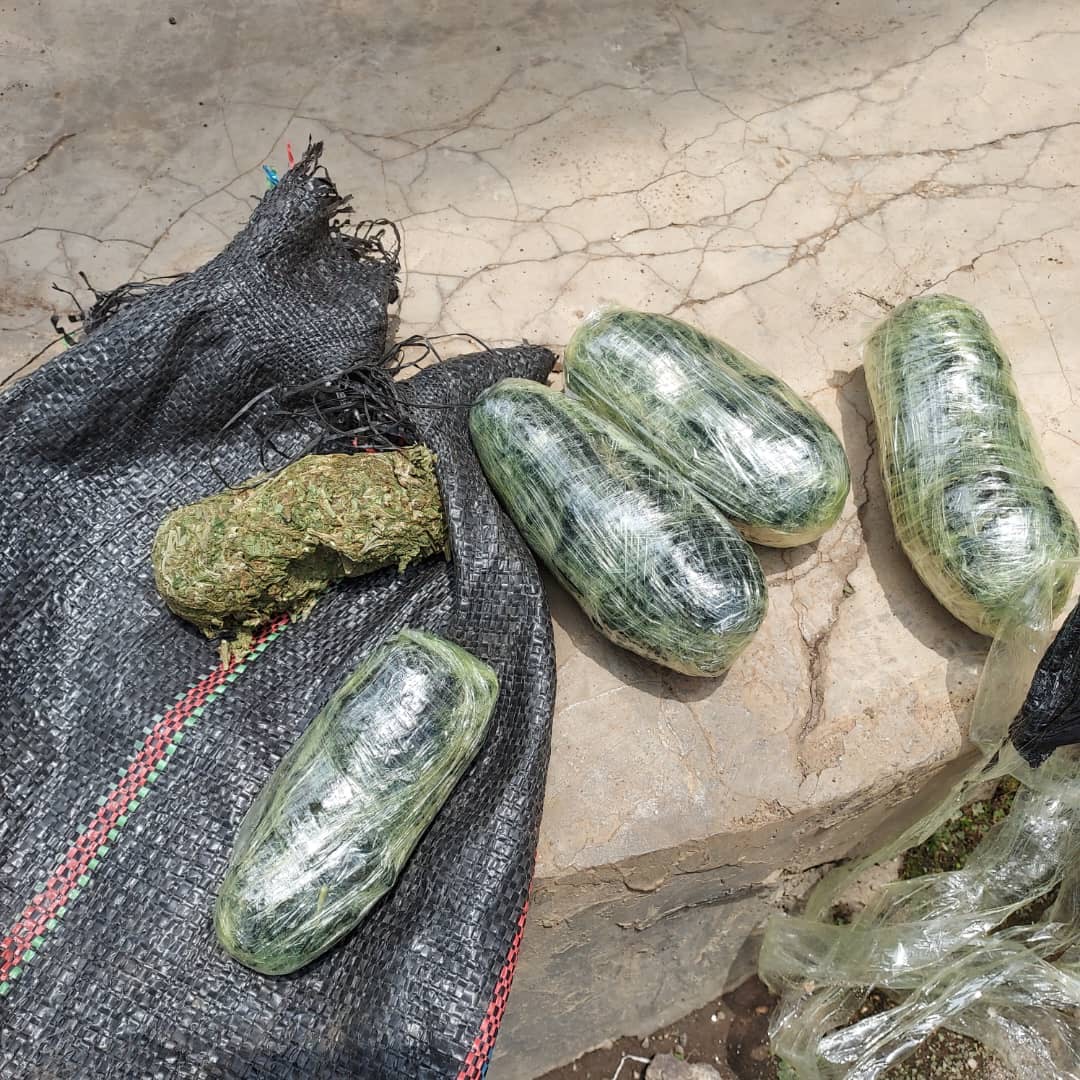 Burera: Polisi yatahuye umusore wari wahishe urumogi mu gifurumba cy’ibyatsi