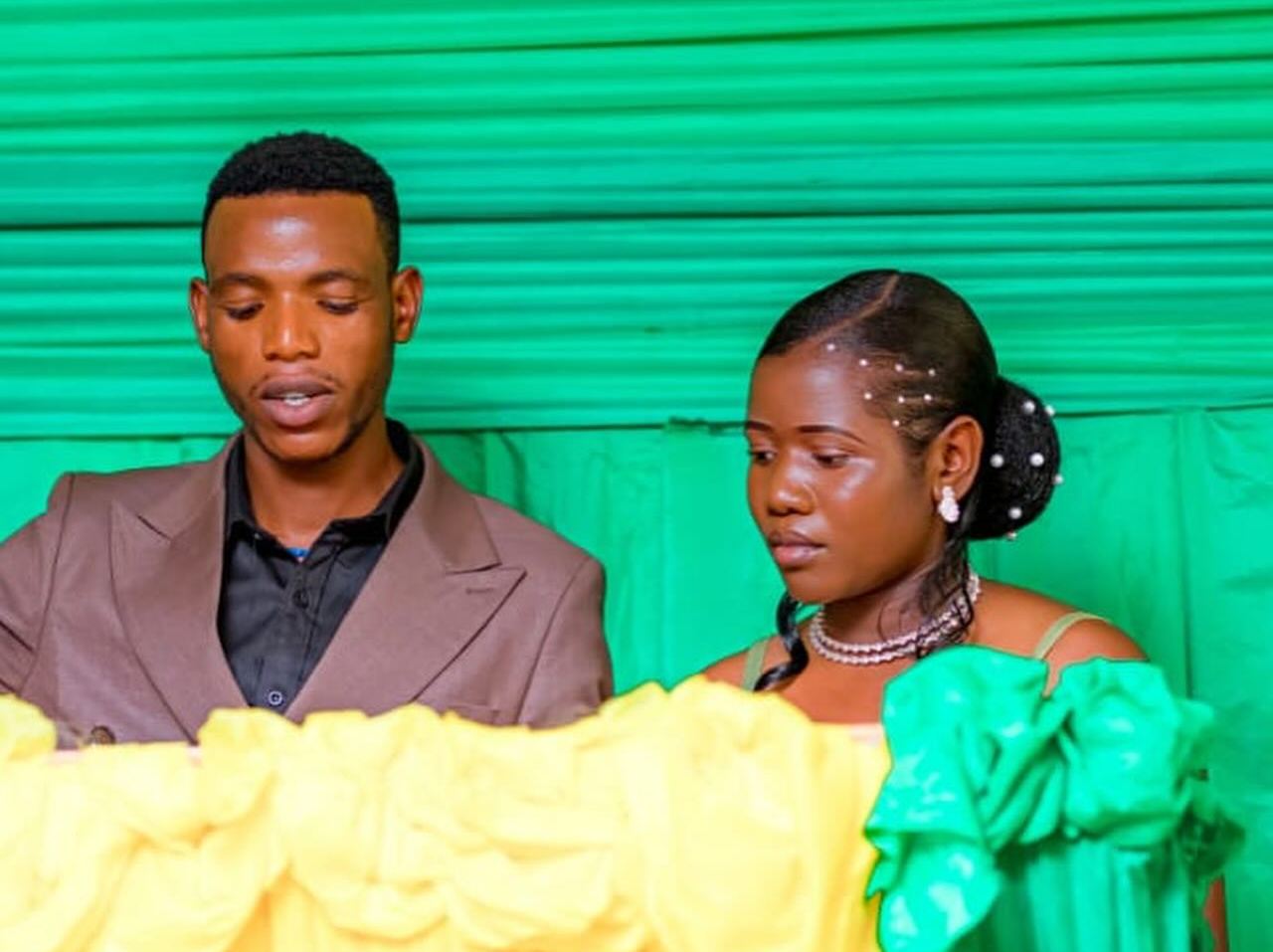 Manizabayo Eric ‘Karadiyo’ n’umukunzi we basezeranye imbere y’amategeko