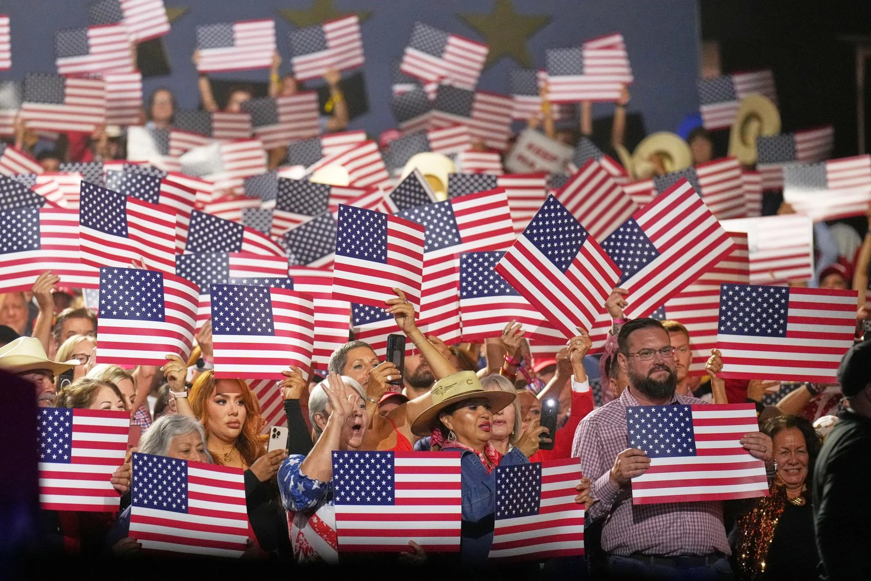 Amatora ya ‘midterm’ muri Amerika yashyushye: Impamvu hatangiye kwitegwa akajagari katigeze kabaho