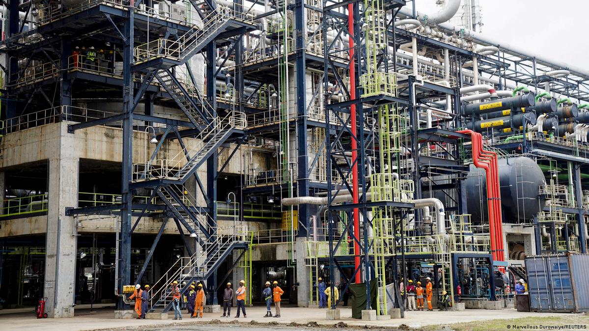 Dangote yaburiwe kutihutira kubaka uruganda rw’ibikomoka kuri peteroli muri Kenya