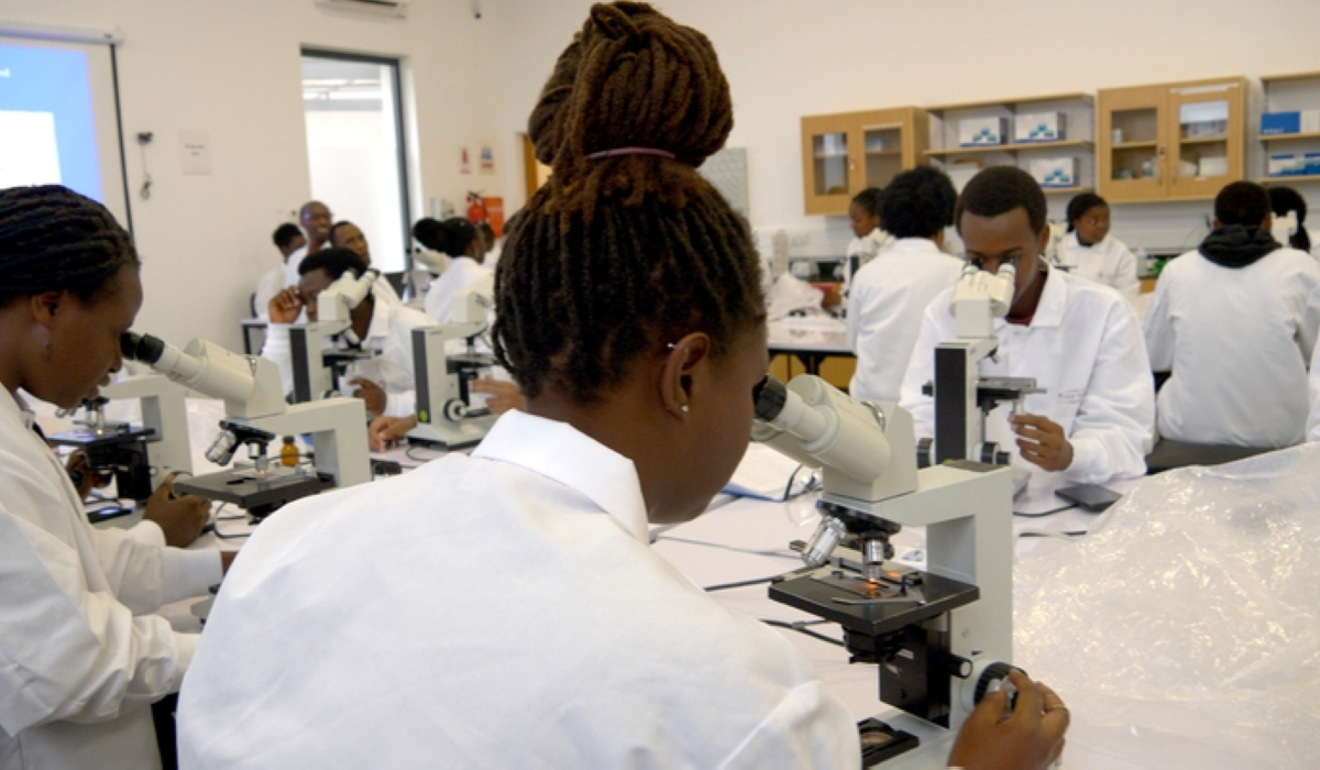 Nyagatare: Abiga mu yisumbuye bikorera isabune n’amavuta bakoresha ku ishuri no mu rugo
