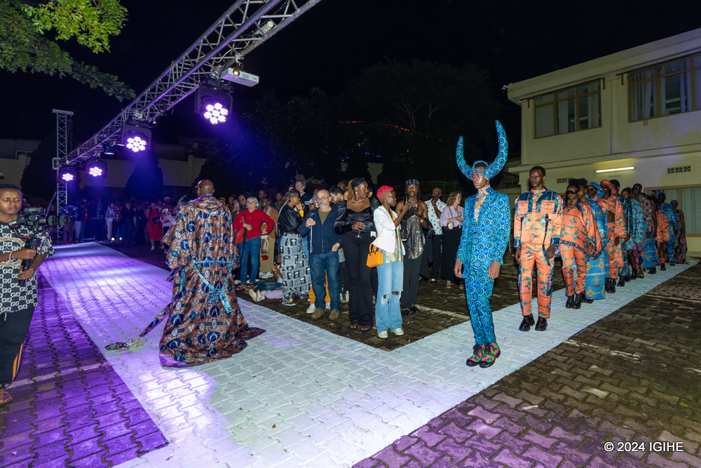 Abarimo Miss Ingabire Grace bamuritse imyambaro ya Masamara iha icyubahiro ababohoye u Rwanda (Amafoto)