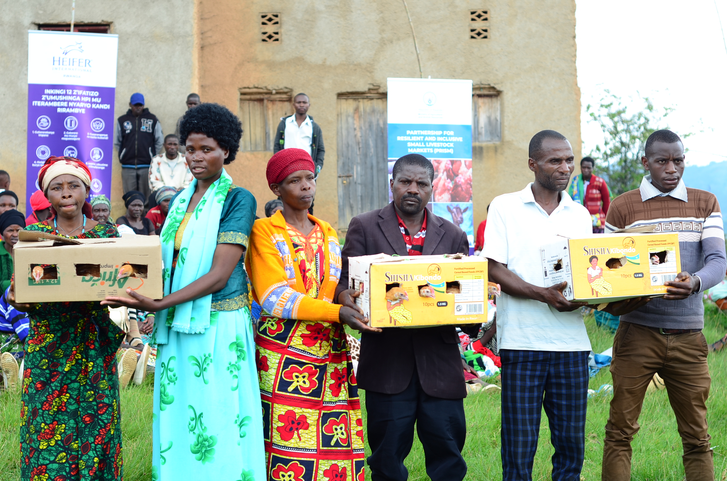 Nyabihu: Abakuwe mu mirire mibi n’ubworozi bw’inkoko boroje bagenzi babo