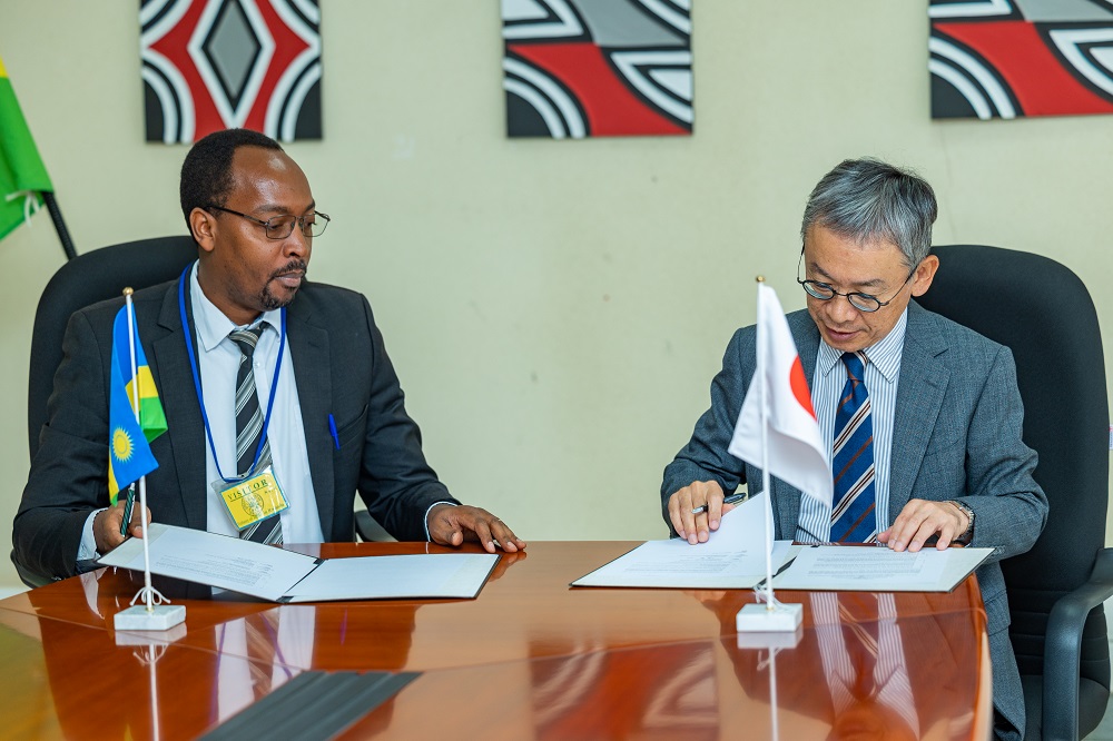 Ibitaro bya Rilima byahawe inkunga ya miliyoni 85 Frw yo kugura ibikoresho bishya