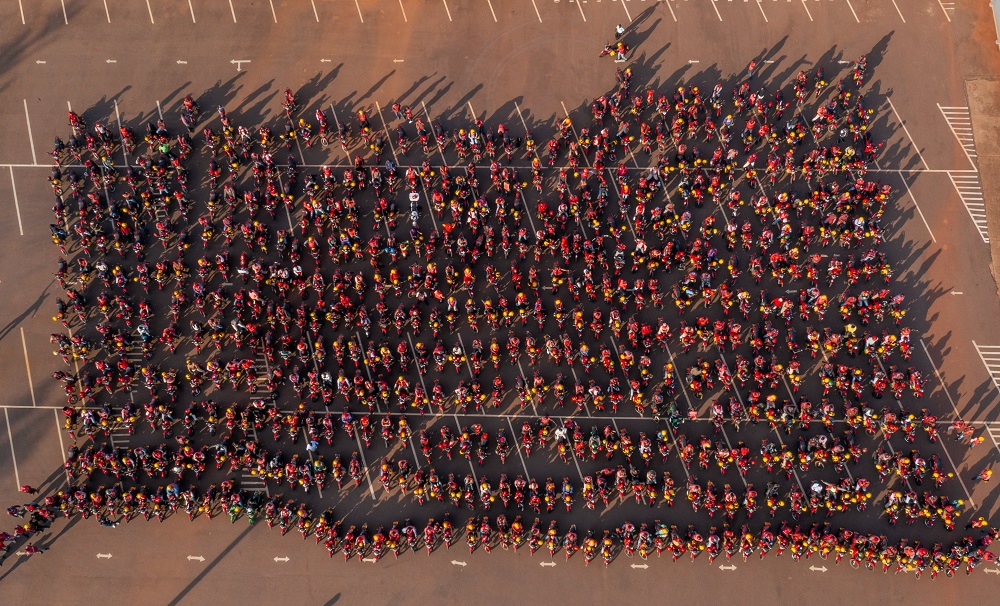 Imihanda yo mu Rwanda igiye kongerwamo moto 1000 z’amashanyarazi