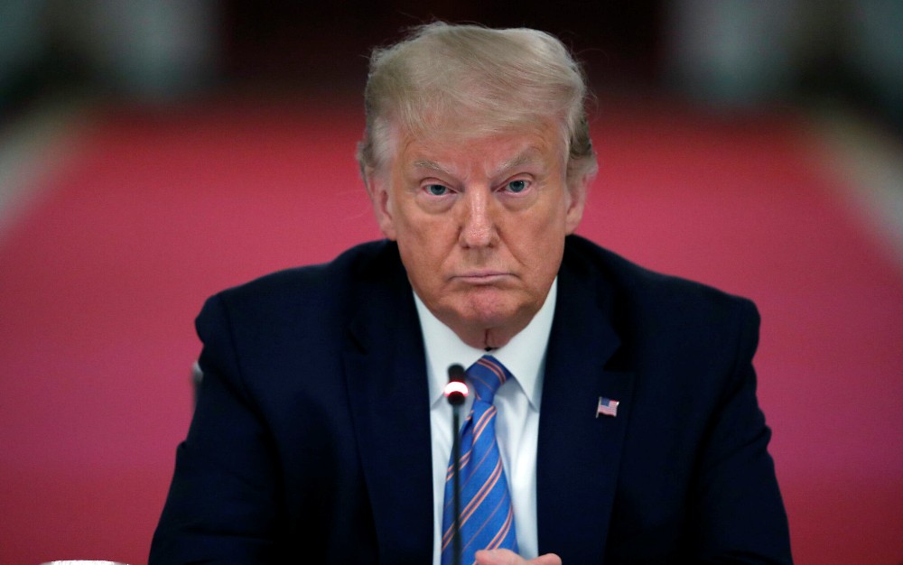 Trump yashinje abakozi ba FBI kumwinjirira mu buriri badakuyemo inkweto