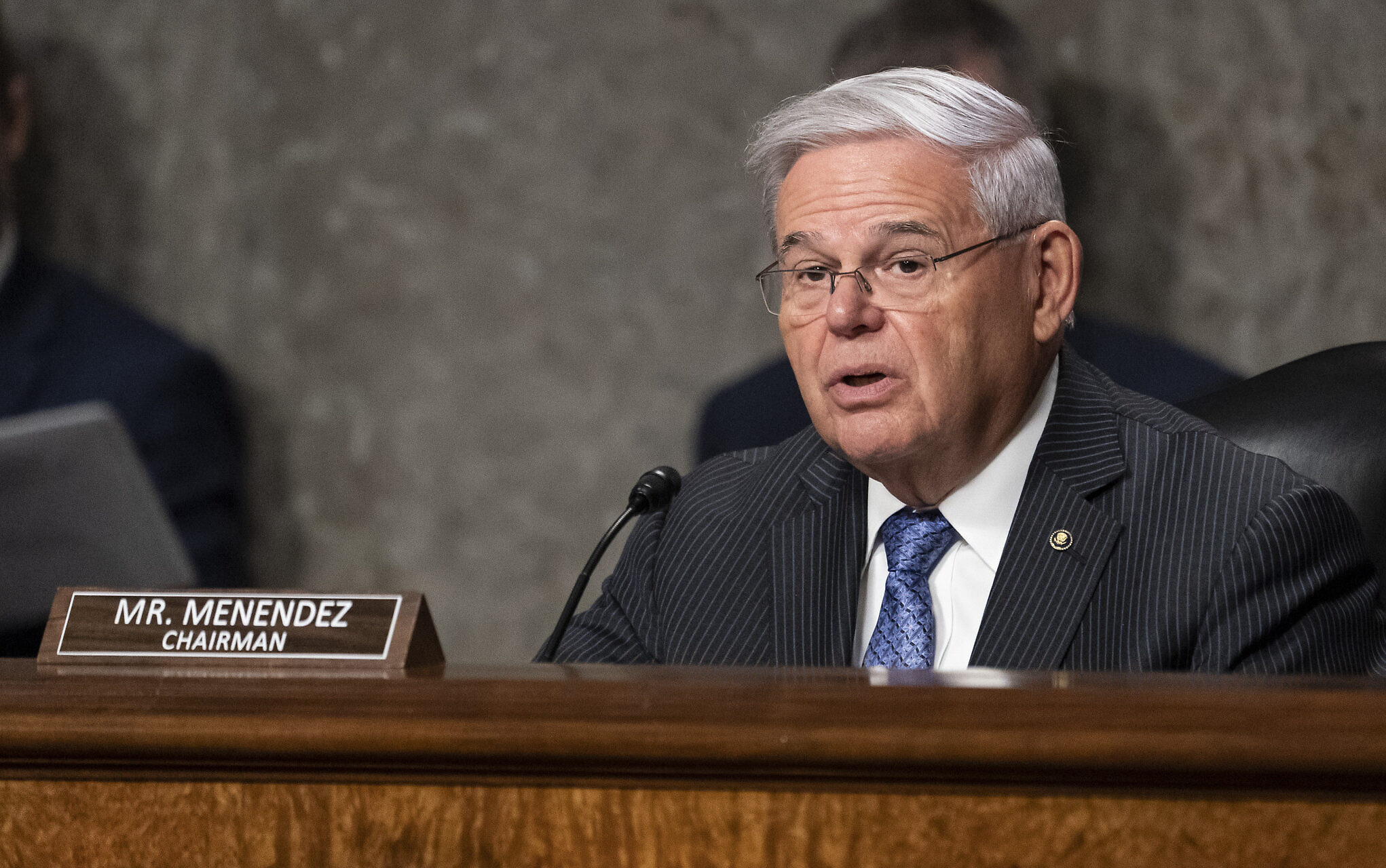 Senateri Bob Menendez yashatse gutokora u Rwanda yirengagije umugogo uri mu jisho rye