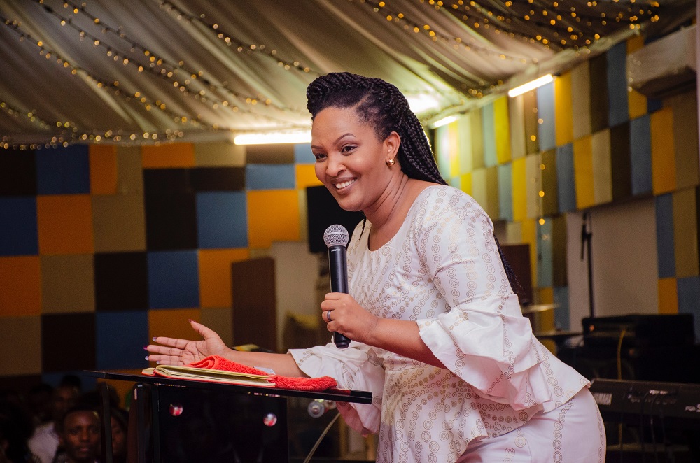 Umugore wubakitse mu mboni za Apôtre Mignone