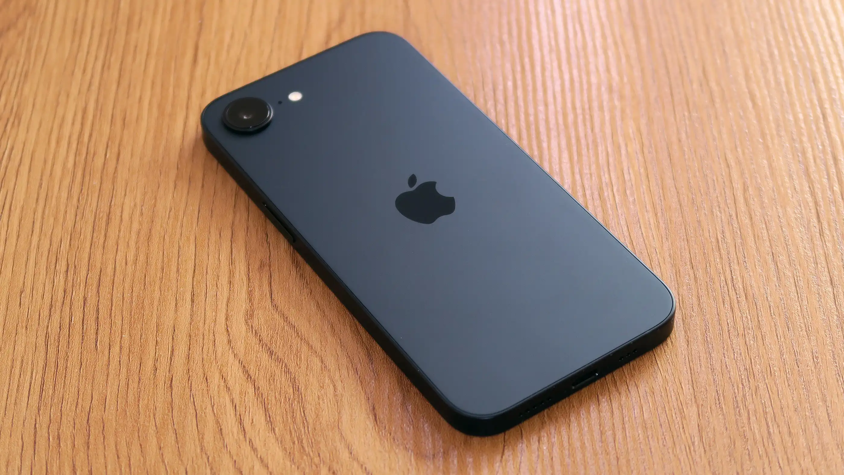 Ibyihariye kuri iPhone 17e, telefone ya Apple ihendutse igiye gushyirwa ku isoko
