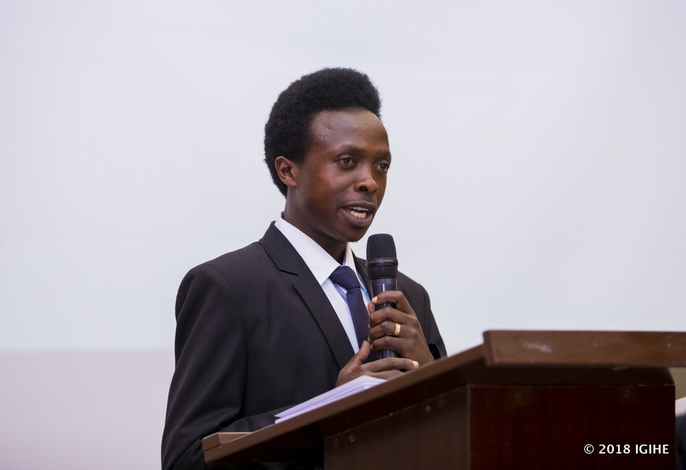 Umusizi Nsanzabera yashyize hanze igitabo cy’amateka y’umushinga wo kurema ubumwe bw’Abanyarwanda