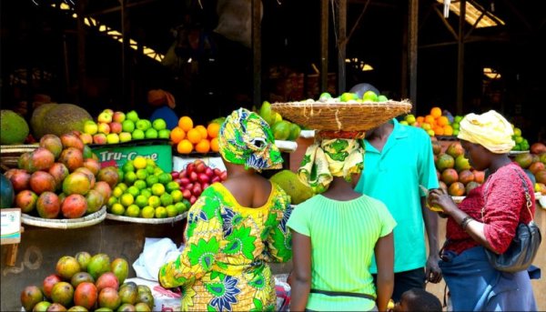 Imiryango ibihumbi 46 y’i Burengerazuba yakuwe mu bukene mu myaka itatu