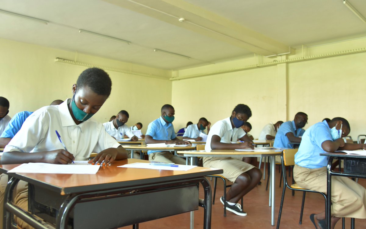 Abazakora ibizamini bya leta bongerewe igihe cyo kwiyandikisha