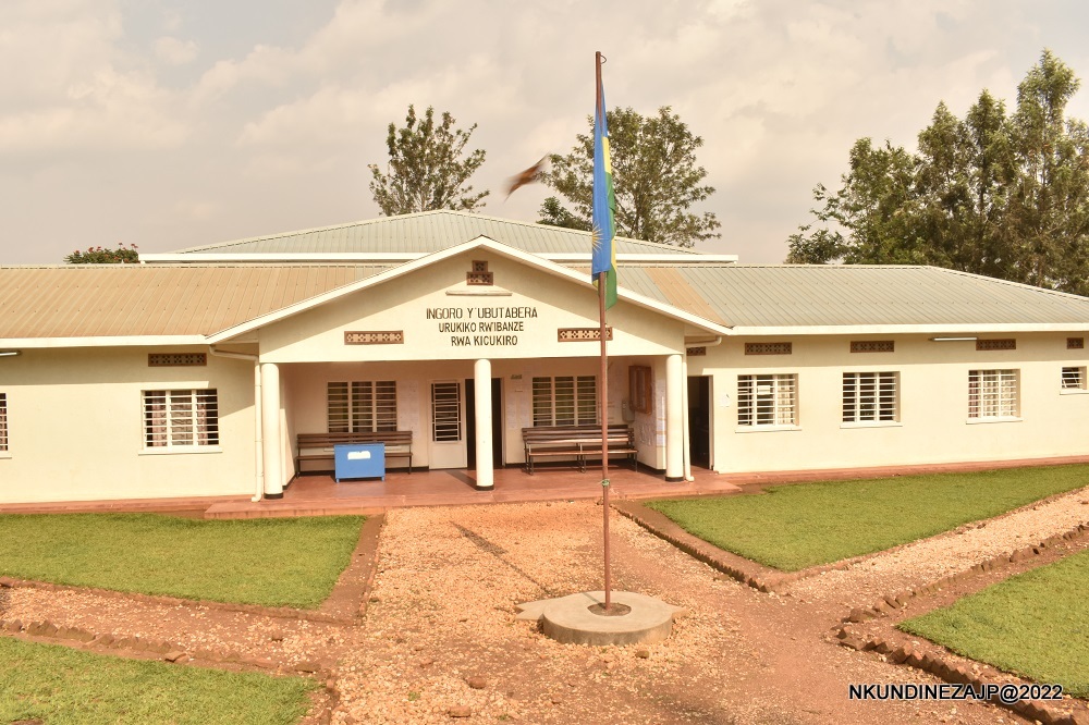 Umunya-Sénégal uba i Kigali akurikiranyweho ibirimo kudasobanura inkomoko y’arenga miliyoni 100 Frw