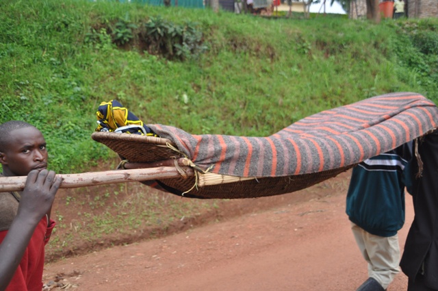 Amateka y’ingobyi, igikoresho gakondo cyafashije abanyarwanda imyaka amagana