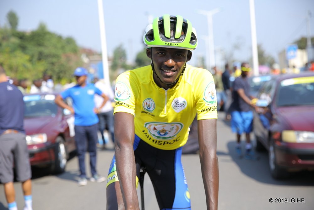 Hagaragaye amashusho ya Mugisha Samuel yakirwa ku kibuga cy’indege