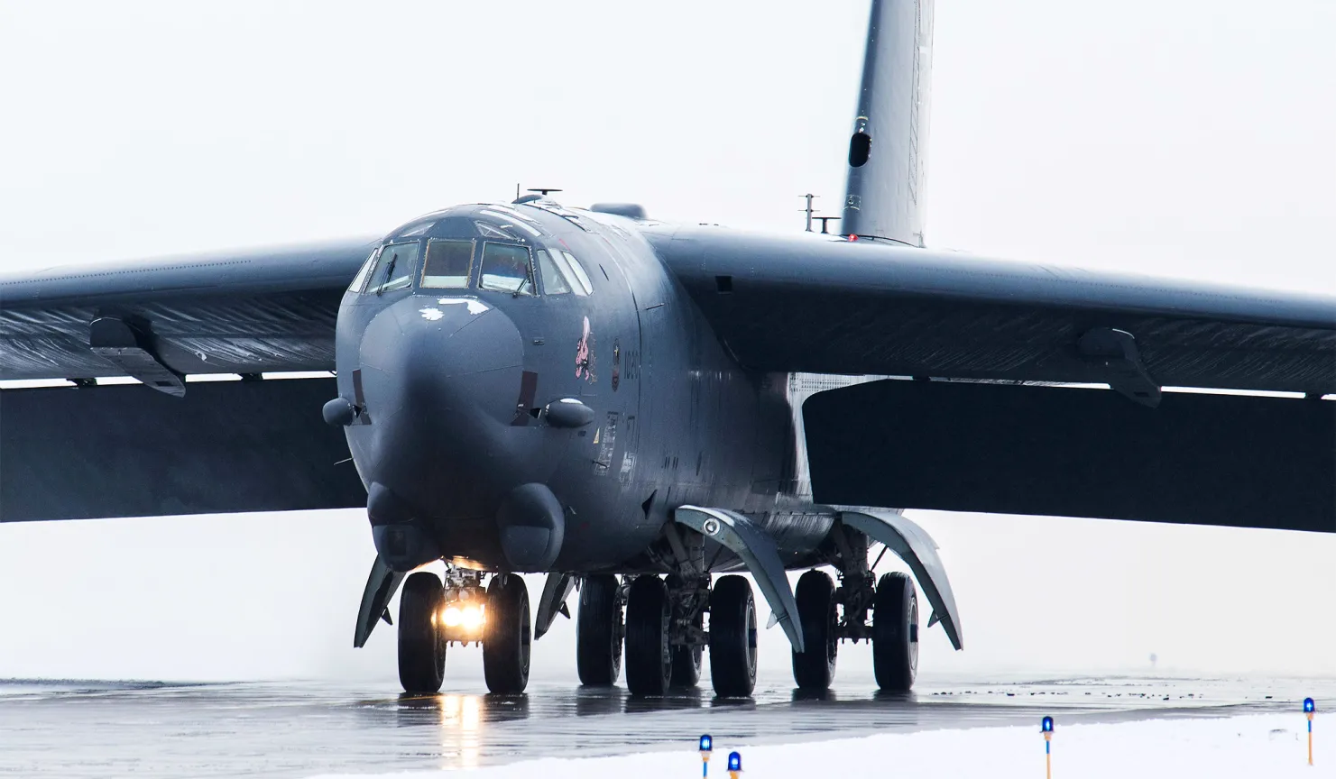 Indege y’intambara ya B-52 Bomber Amerika yahanutse ikimara guhaguruka