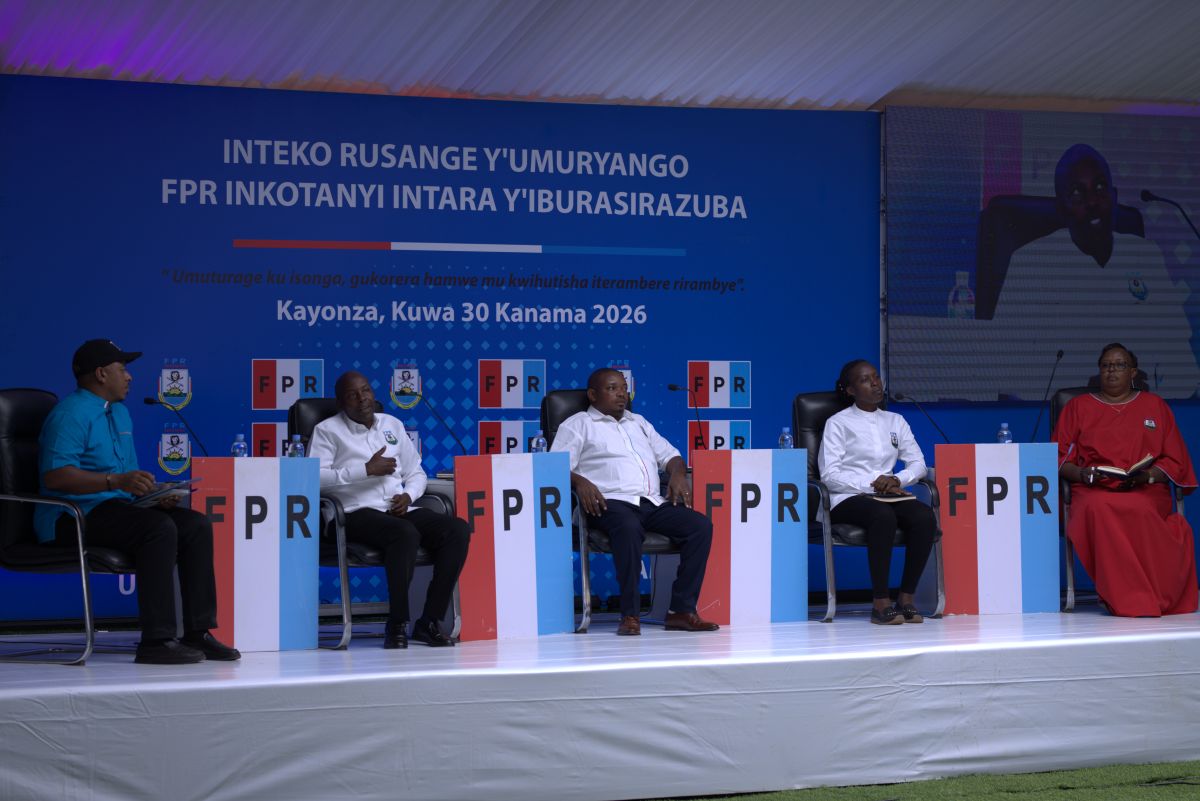 Depite Rubagumya yakebuye abategereza ko ibikorwaremezo byose byubakwa na Leta
