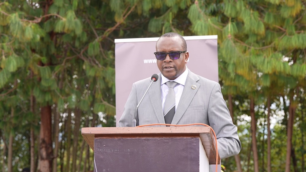 Minisitiri Bizimana yanenze abavuga ko inyigisho kuri Jenoside ari ‘siyasa’