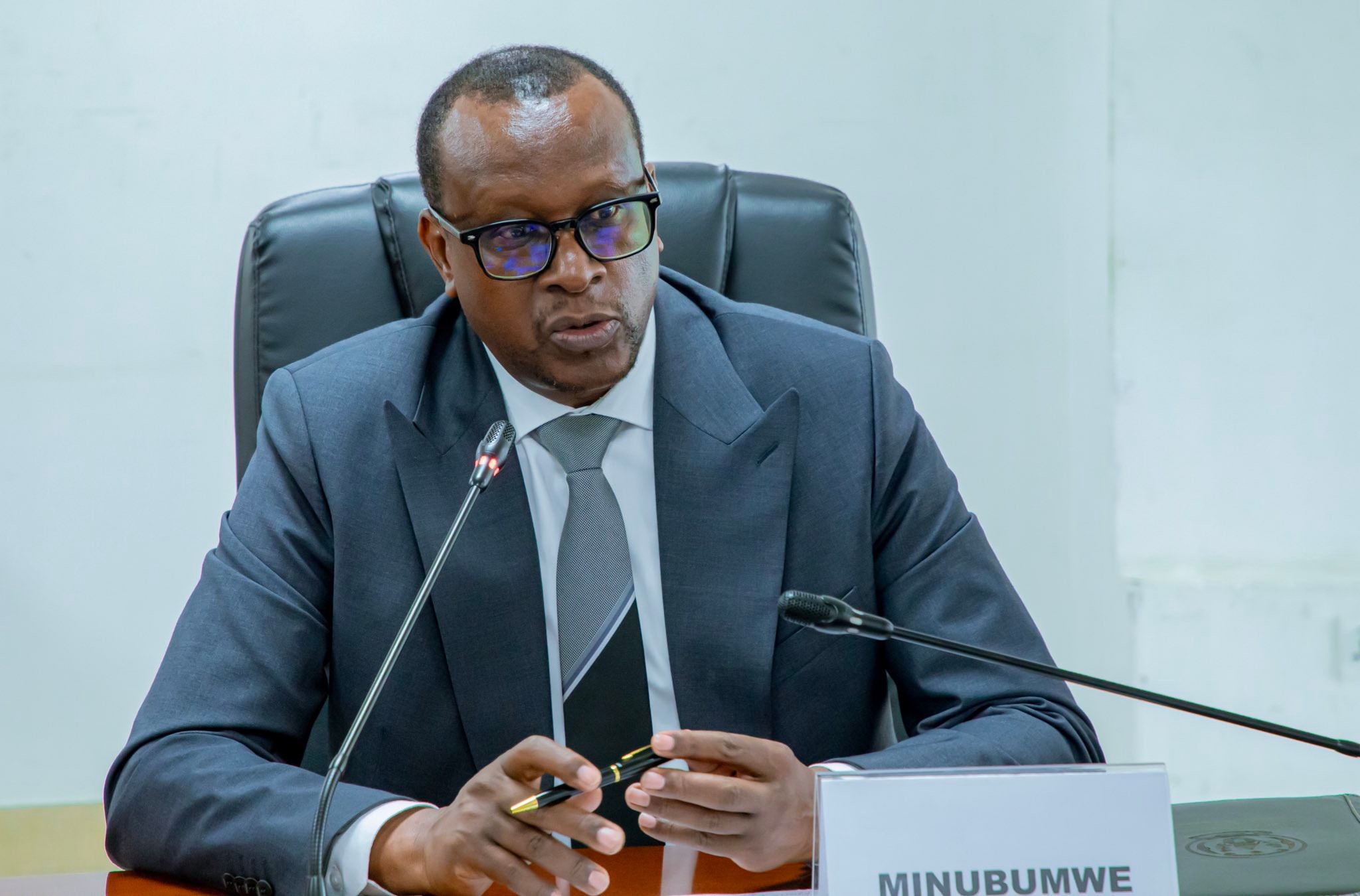 Minisitiri Dr. Bizimana yanyomoje umuhungu wa Protais Zigiranyirazo wangiwe gushyingurwa mu Bufaransa