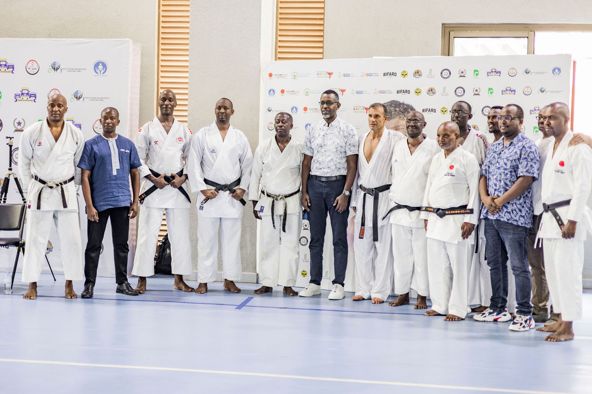 Minisitiri Nyirishema yashimiye Christophe Pinna ukomeje kuzamura urwego rw’abakina Karate mu Rwanda