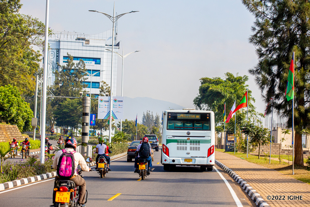 Amabendera y’ibihugu 54 bigize CHOGM yatatswe Kigali (Amafoto)