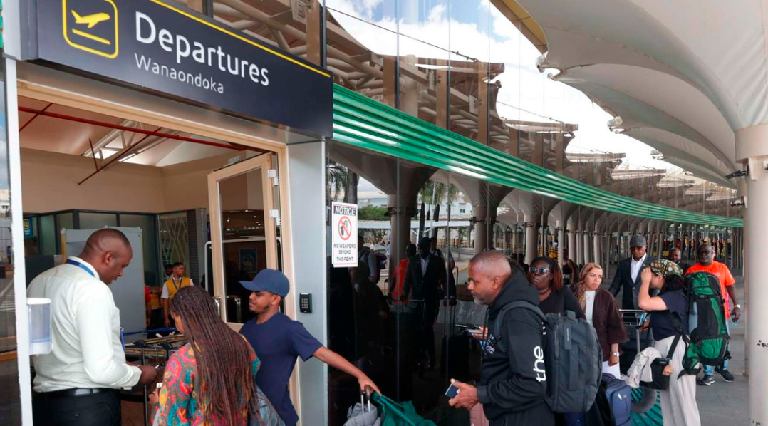 Nairobi: Abagenzi bashinja abakozi ku kibuga cy’indege kubaka ruswa ngo bahabwe serivisi mbere
