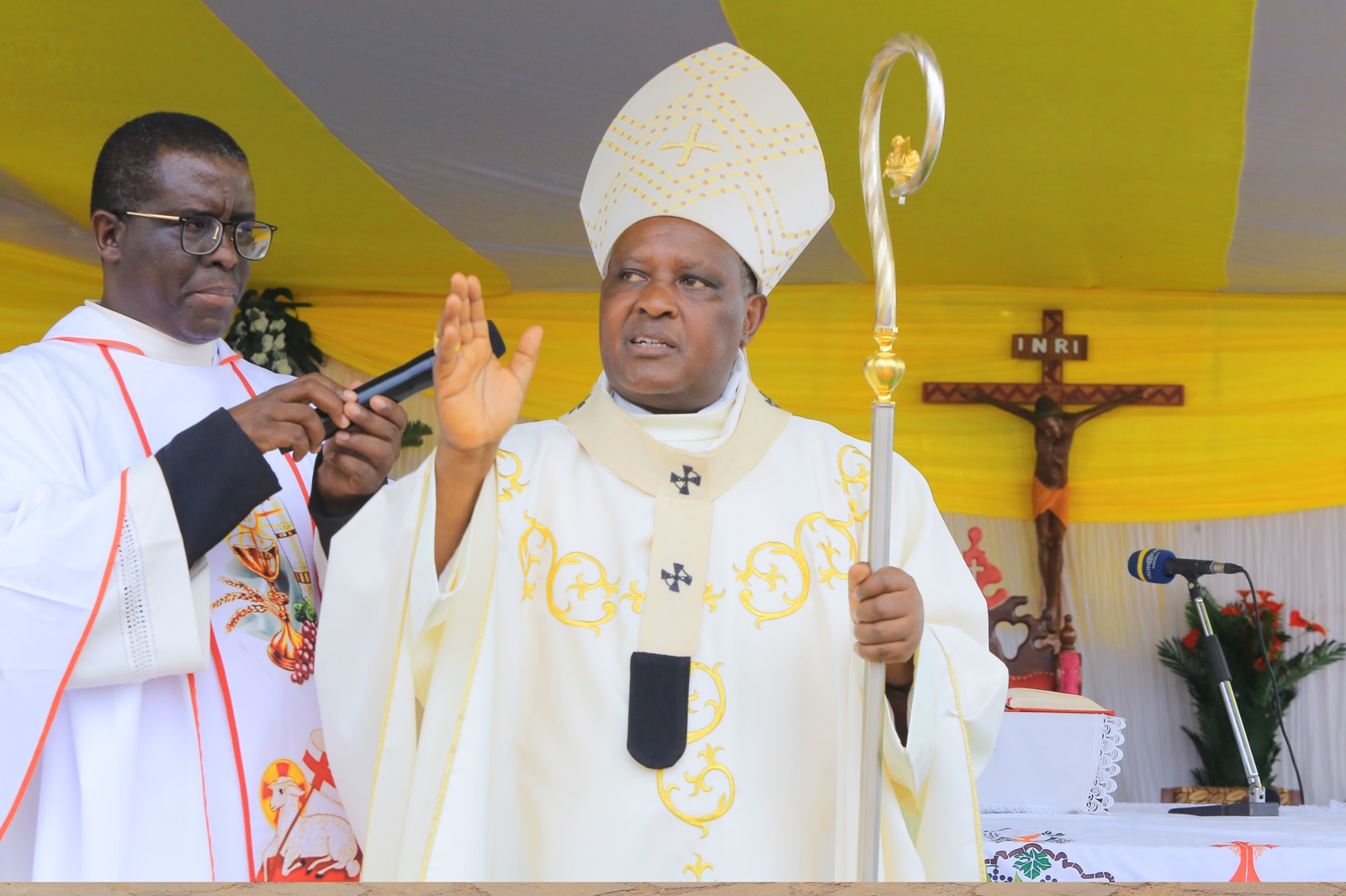 Cardinal Kambanda yasabye ubuvugizi ku gufungura kiliziya n’insengero zubahirije ibyo zasabwaga