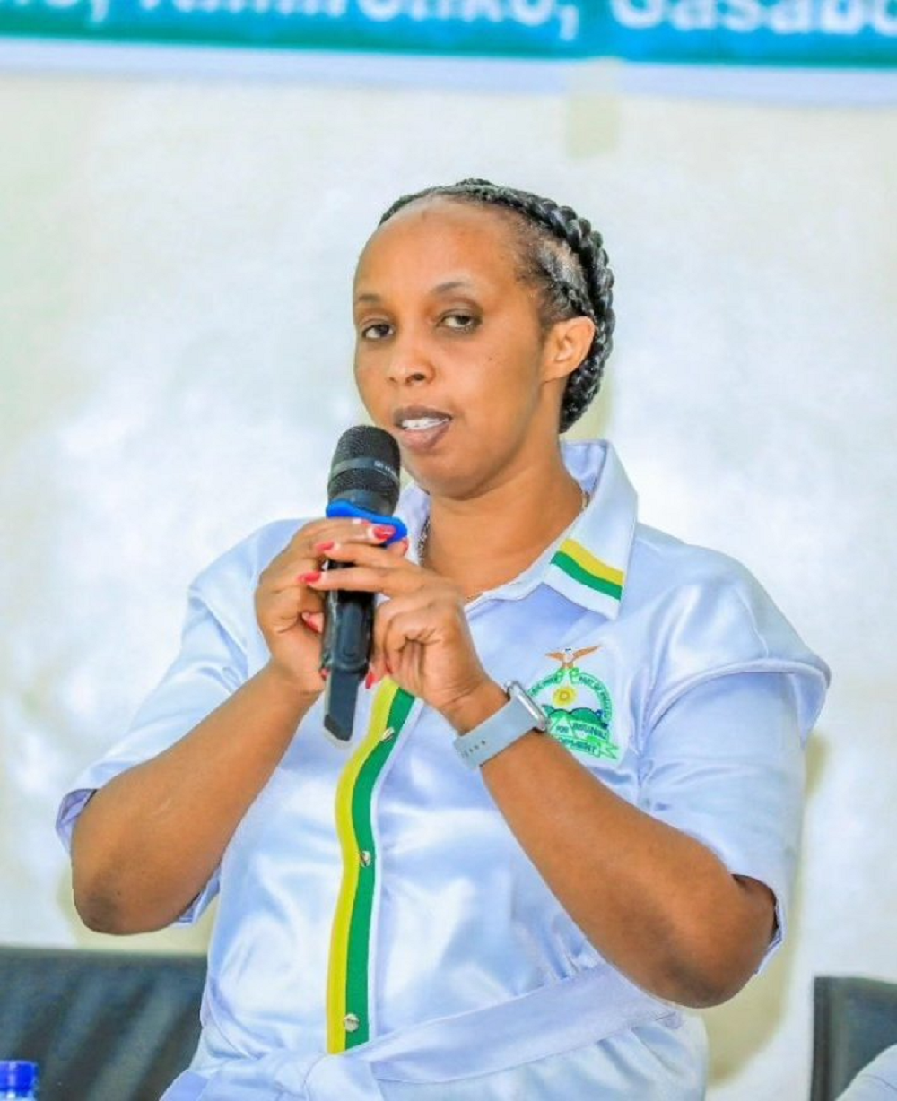 Carine Maombi yakuwe ku rutonde rw’Abadepite bahagarariye DGPR bagiye kurahira