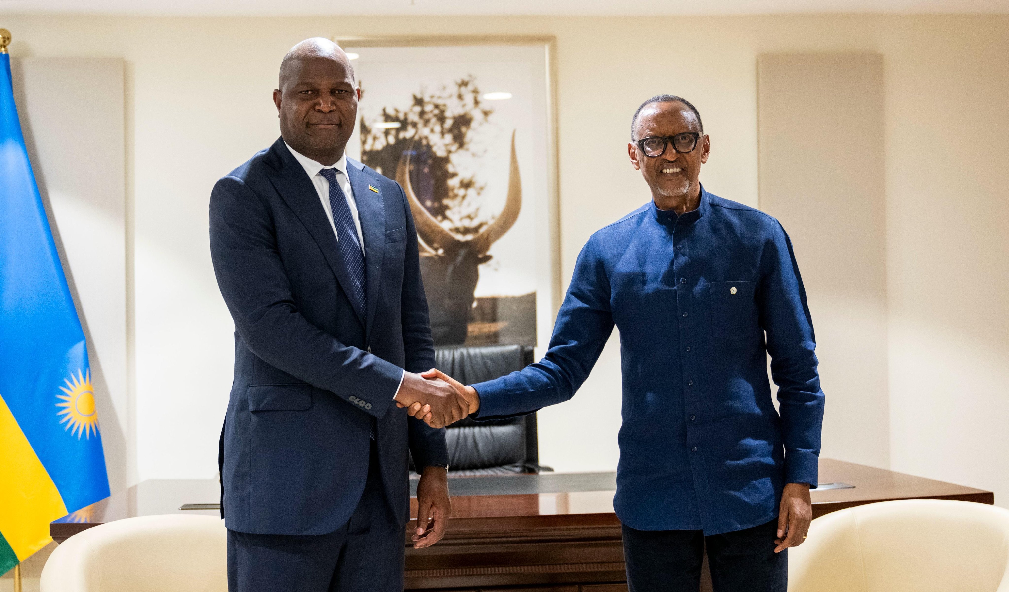 Perezida Kagame yaganiriye na Daniel Chapo ku bufatanye mu by’umutekano