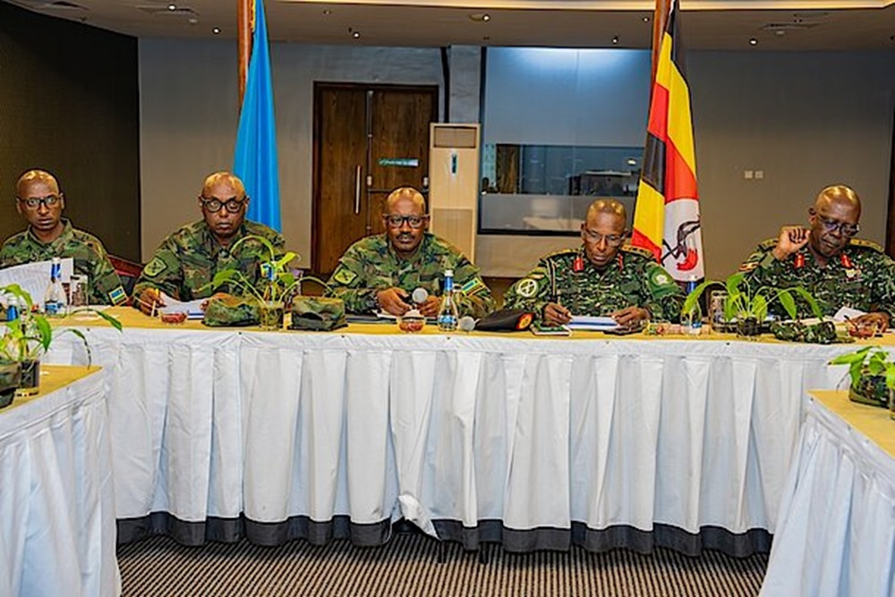 Ingabo z’u Rwanda n’iza Uganda zahuriye mu nama ku mutekano