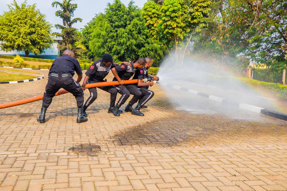 Polisi yahuguye abakozi ba ISCO ku kuzimya inkongi