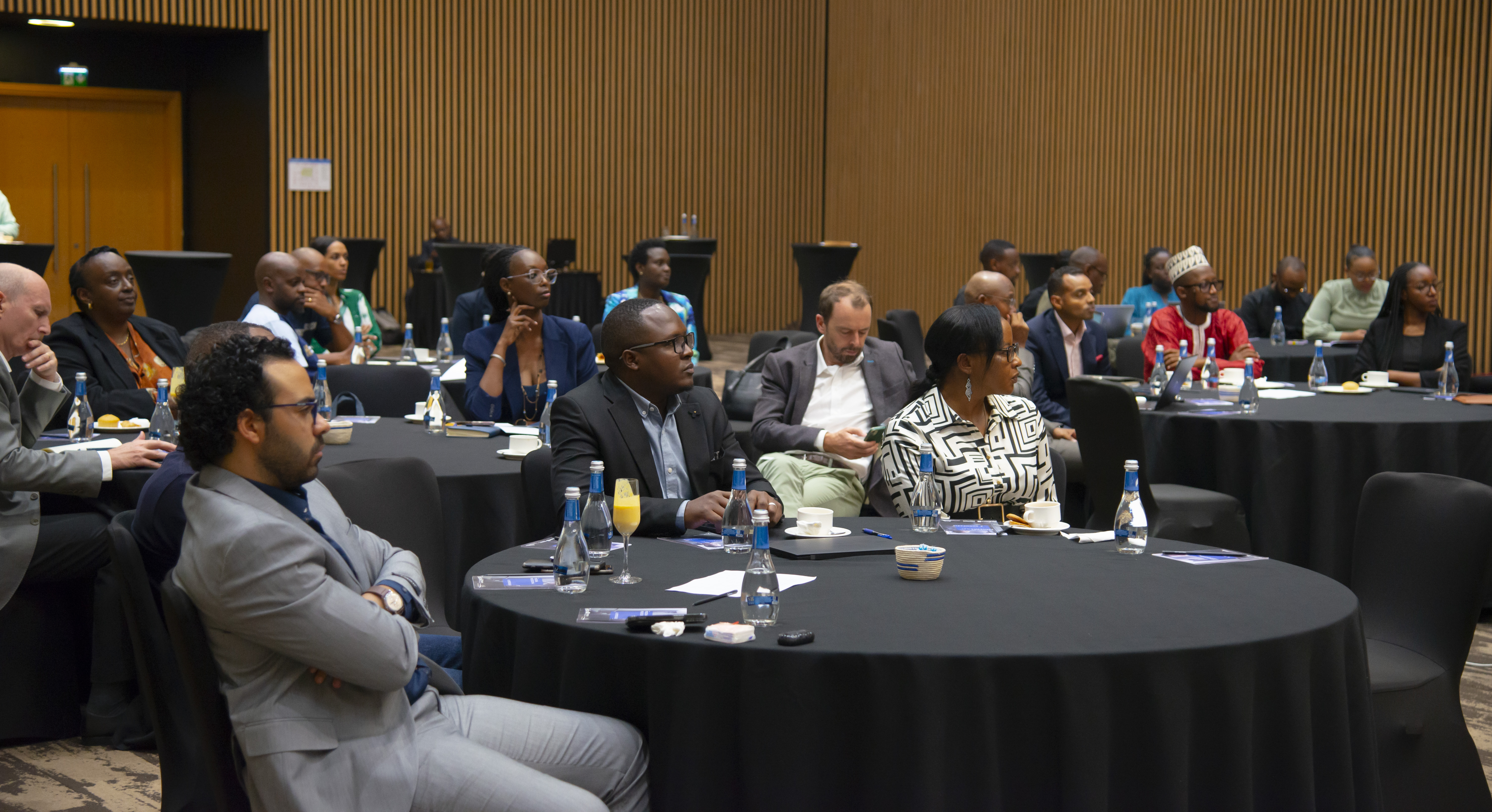 Abanyarwanda bategujwe gukirigita ifaranga mu nama ya 'Africa CEO Forum' itegerejwe i Kigali