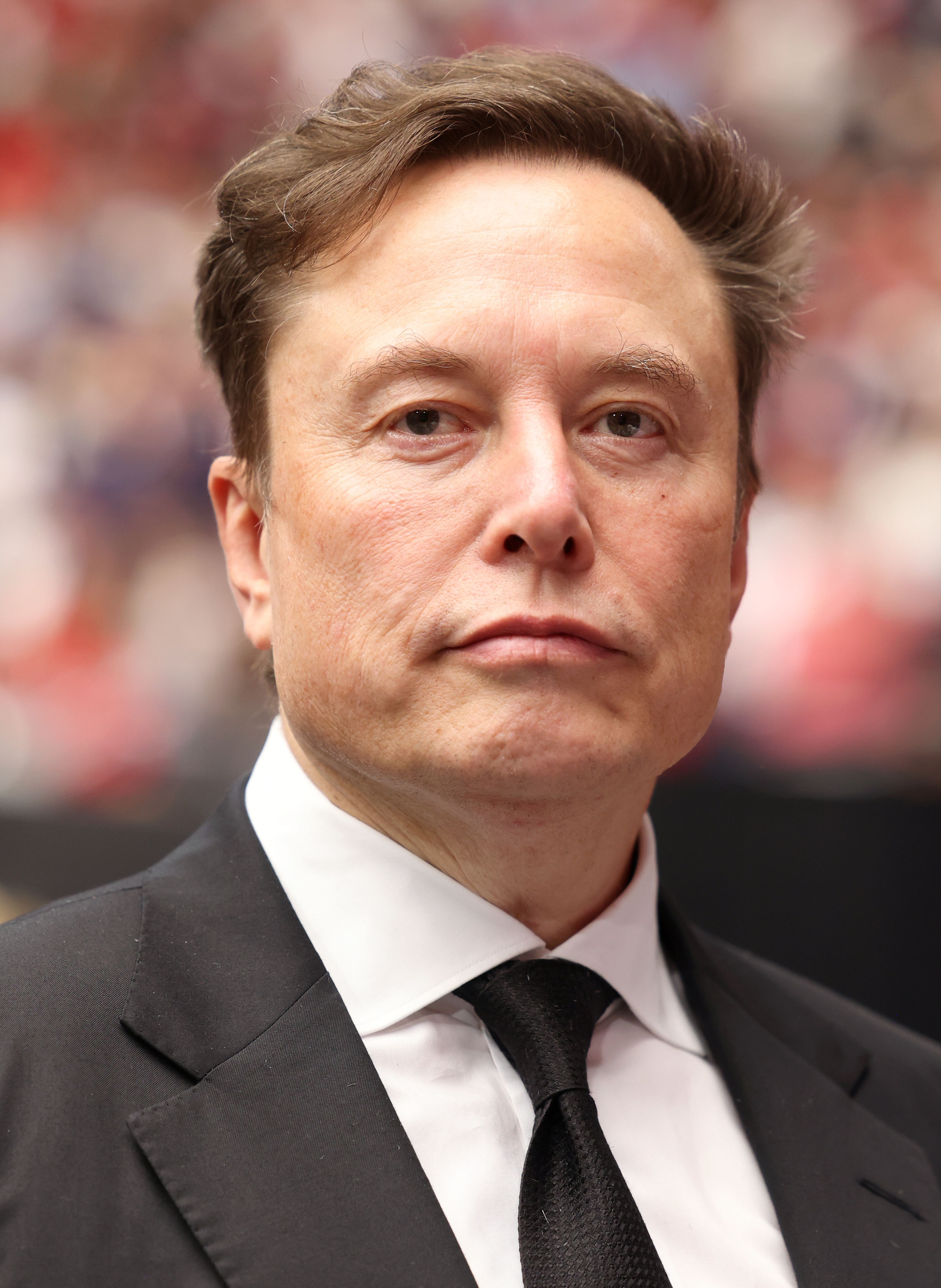 Elon Musk yatakaje hafi kimwe cya kabiri cy’umutungo we mu byumweru bitandatu