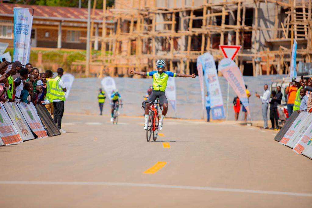 Mugisha Moïse na Ingabire Diane begukanye Umunsi wa Mbere wa "Nyaruguru Liberation Day Race" (Amafoto)