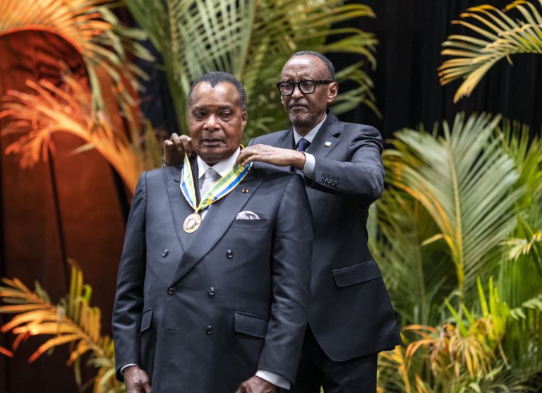Perezida Kagame yambitse Sassou Nguesso umudali w'icyubahiro