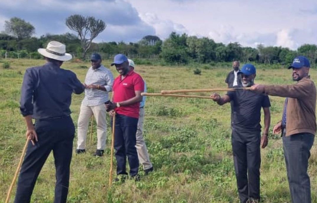 Perezida Kagame yagabiye inka abarimo Brig Gen Rwivanga na Andrew Mwenda