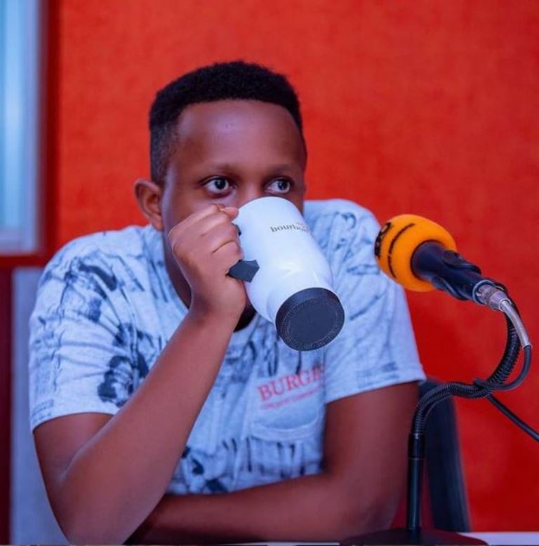 Umunyamakuru Mugenzi yogeje umukino wa nyuma w’Igikombe cy’Isi arira