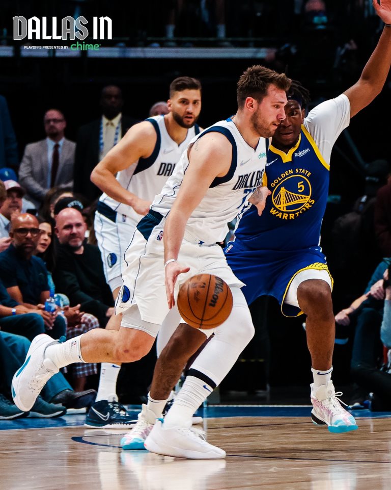 NBA Playoffs: Dallas yagabanyije umuvuduko wa Warriors; Ntilikina atsinda amanota atanu