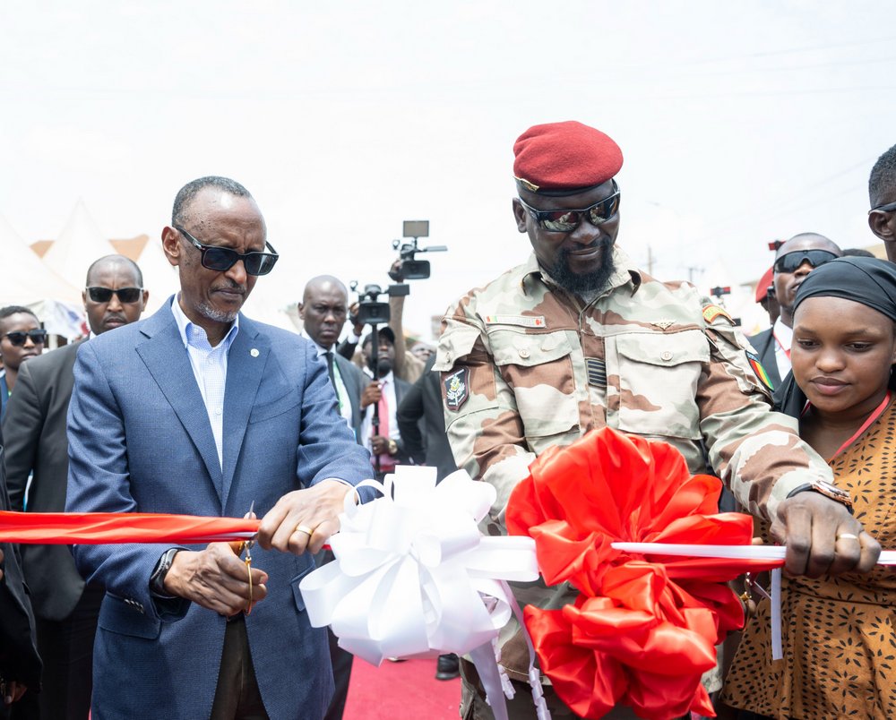 Perezida Kagame yitiriwe ikiraro muri Guinée Conakry (Amafoto)